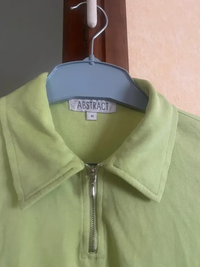 Polo zippé vert pastel Abstract – Chic & confort pour la rentrée 🌿 (Taille 38) - photo numéro 3