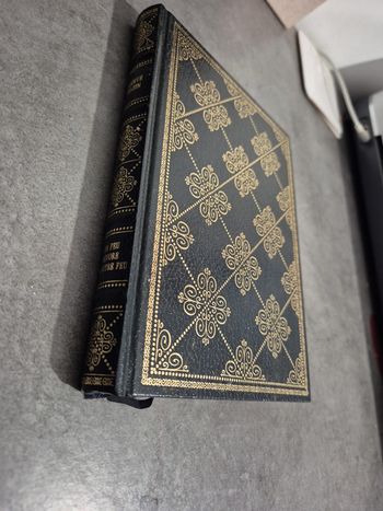 Un feu devore un autre feu