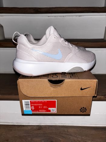 Basket Nike Original femme  Neuf Dans L’emballage