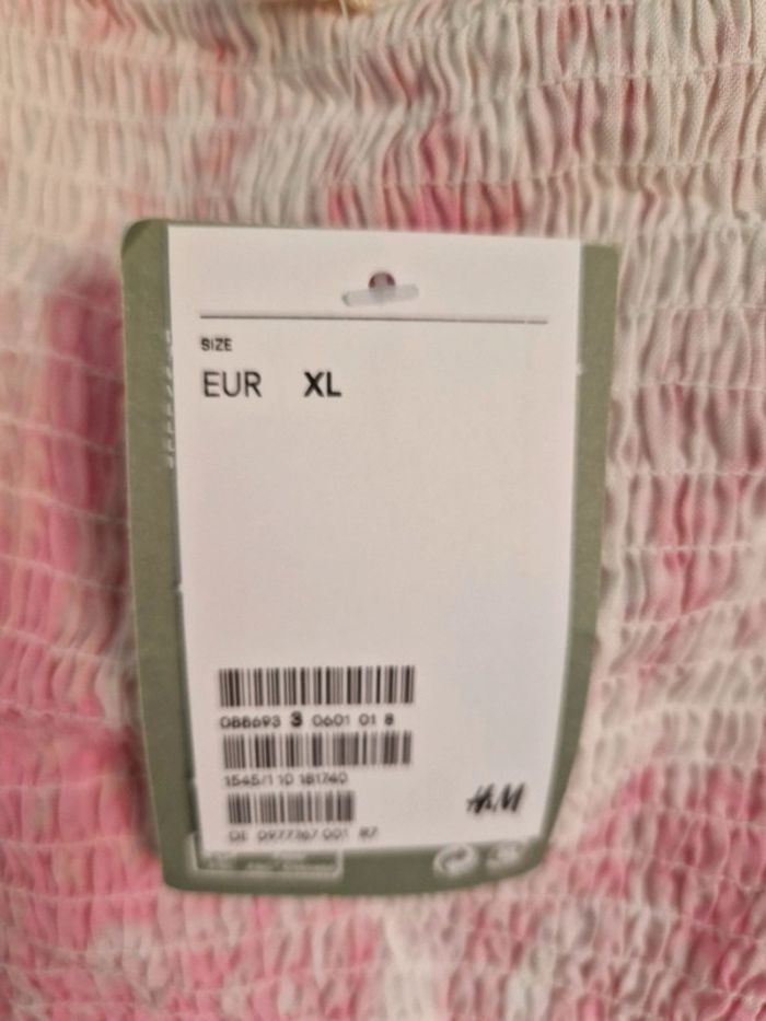 🌸 Joli crop-top tie and dye H&M
Taille XL - photo numéro 4