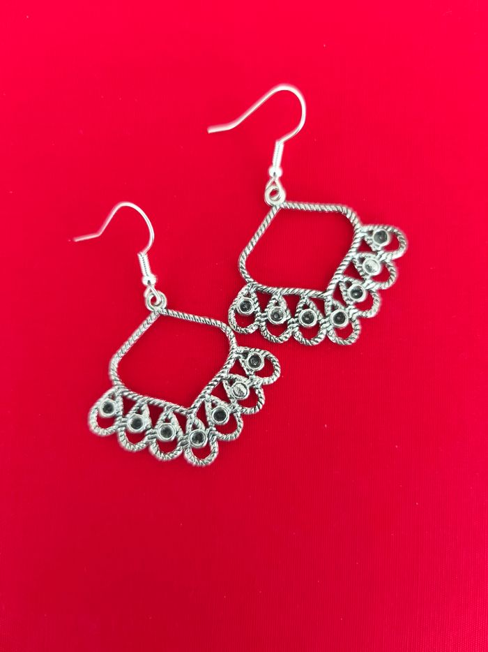 Boucles d'oreilles pendante argenté baroque élégante