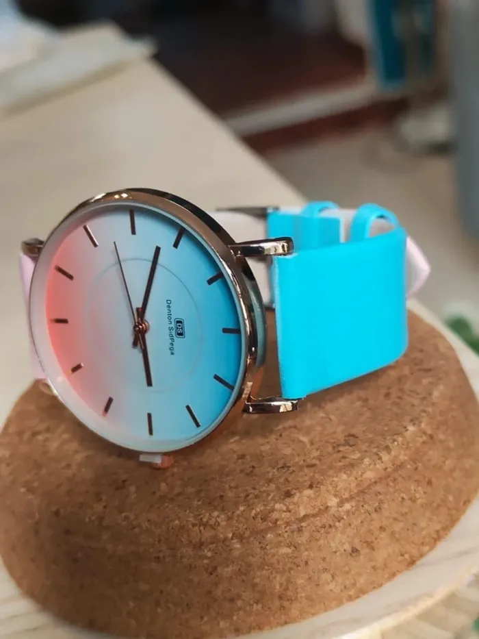 Montre bicolore rose et bleue, minimaliste - photo numéro 4