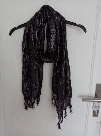 Foulard noir métallisé