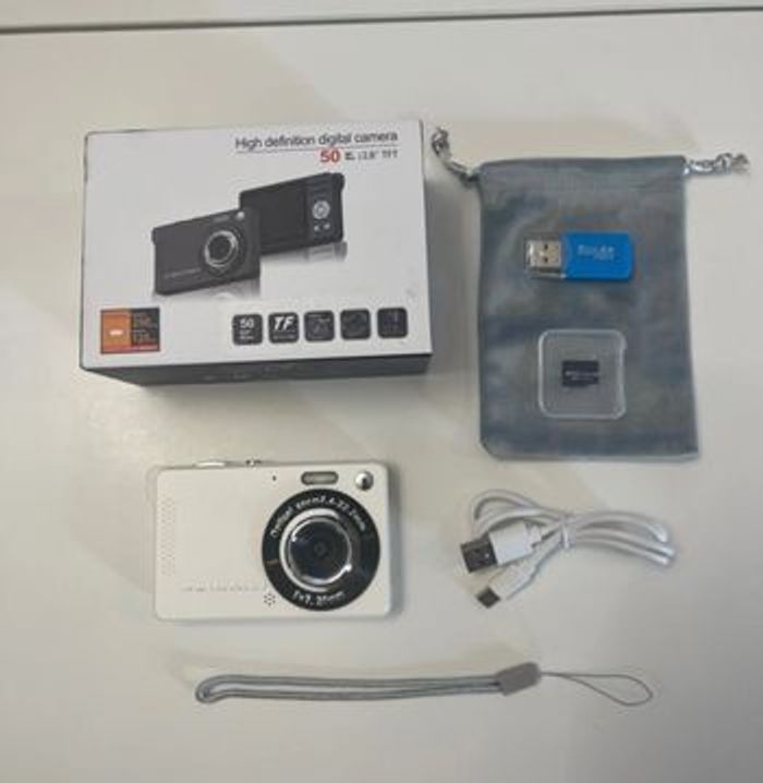 Appareil photo numérique neuf + carte sd