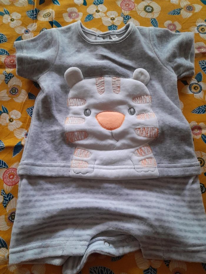 Pyjamas 3 mois à saisir - photo numéro 4