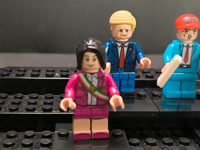 figurine type Lego Donald Trump et Claudia Sheinbaum - photo numéro 2