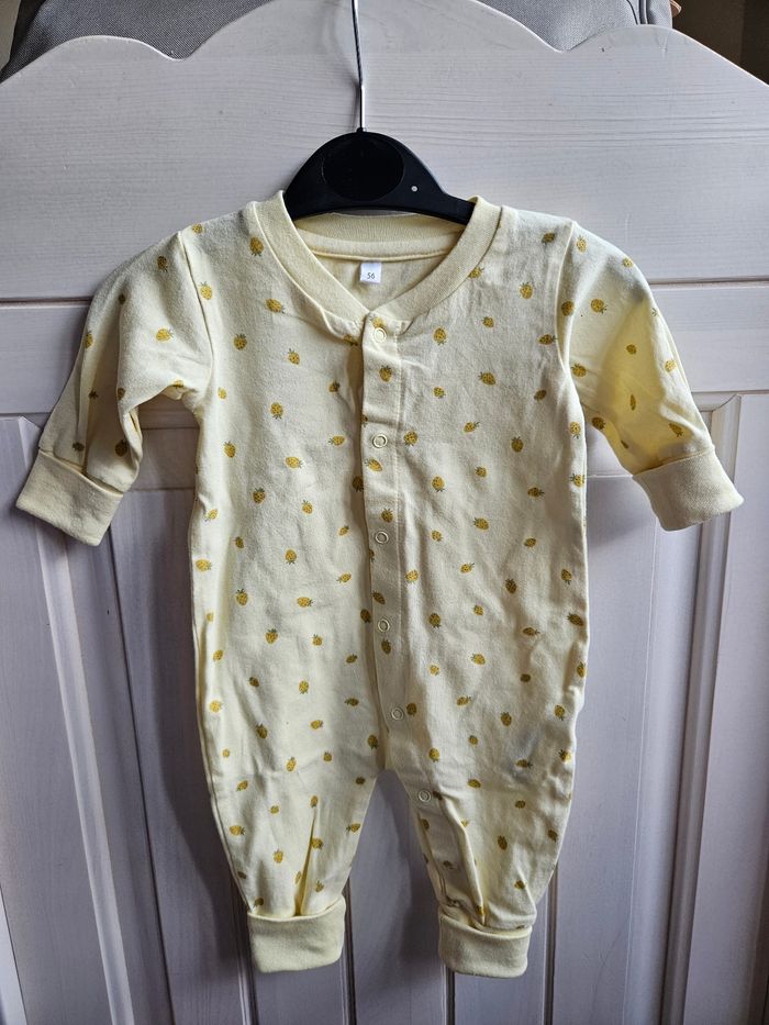 Grenouillère Bébé Neuve Motif Fraises T.56 - Zeeman - photo numéro 2