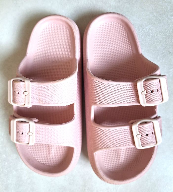 CLAQUETTES ROSES - POINTURE 33