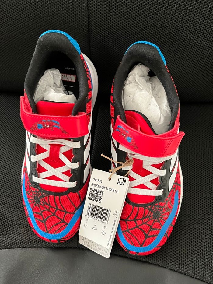 Paire de basket enfants Marvel Adidas - photo numéro 2