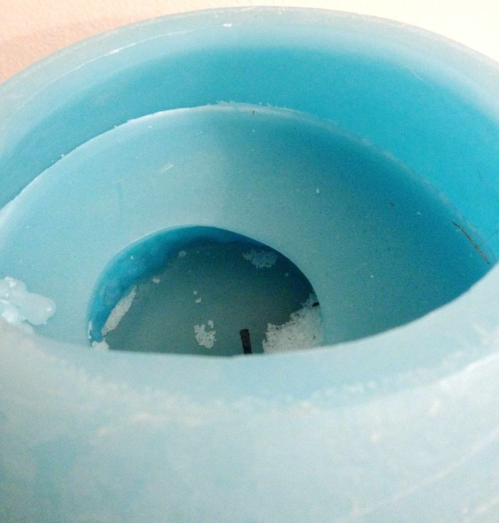 Bougie bleue de forme ronde parfumée au lagon pour recycler la cire - photo numéro 4