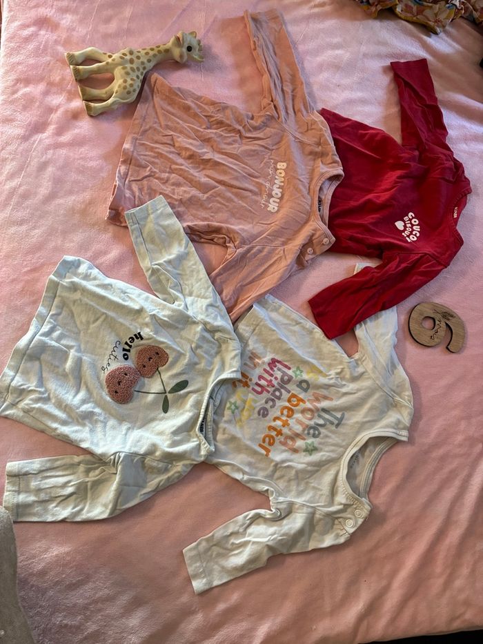 Lot vêtements fille 6 mois - photo numéro 2