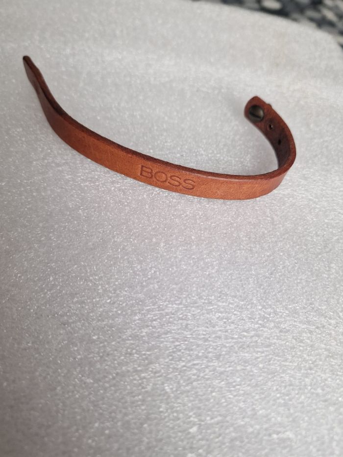 🪶 Bracelet en cuir marron BOSS – 19 cm - photo numéro 2