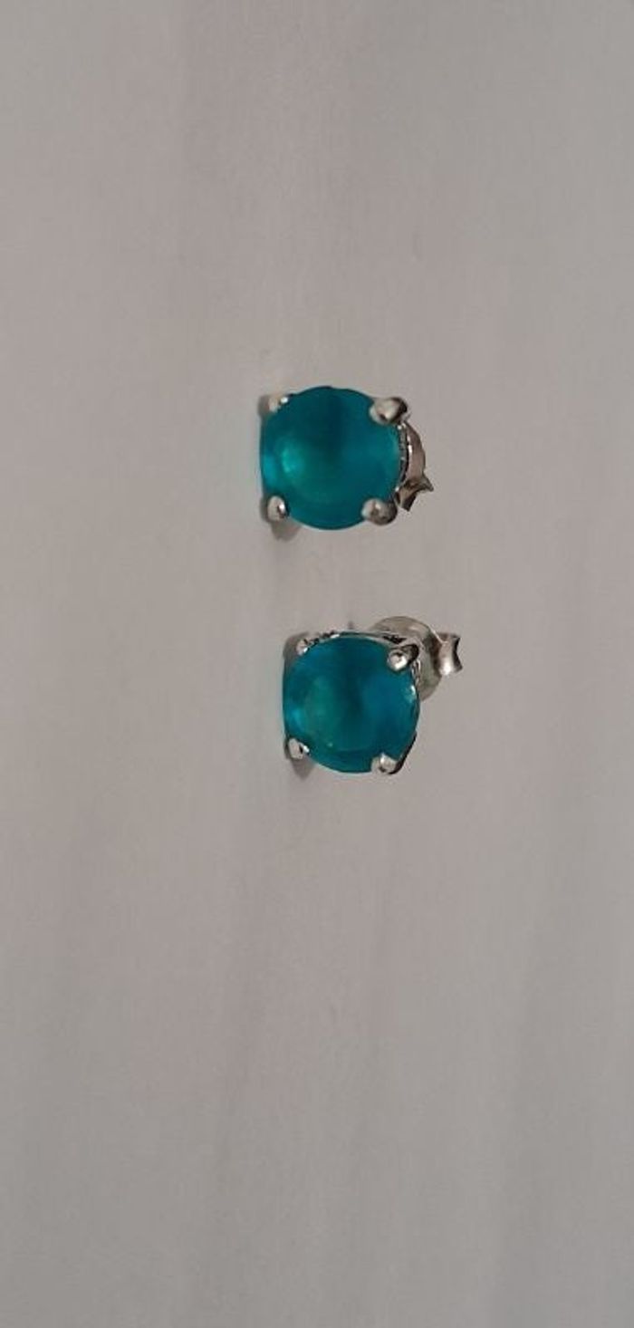 Boucle d'oreilles bleues mat