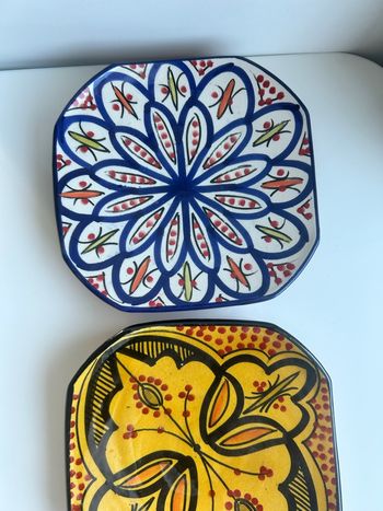 Lot de 3 assiettes artisanat - en céramique