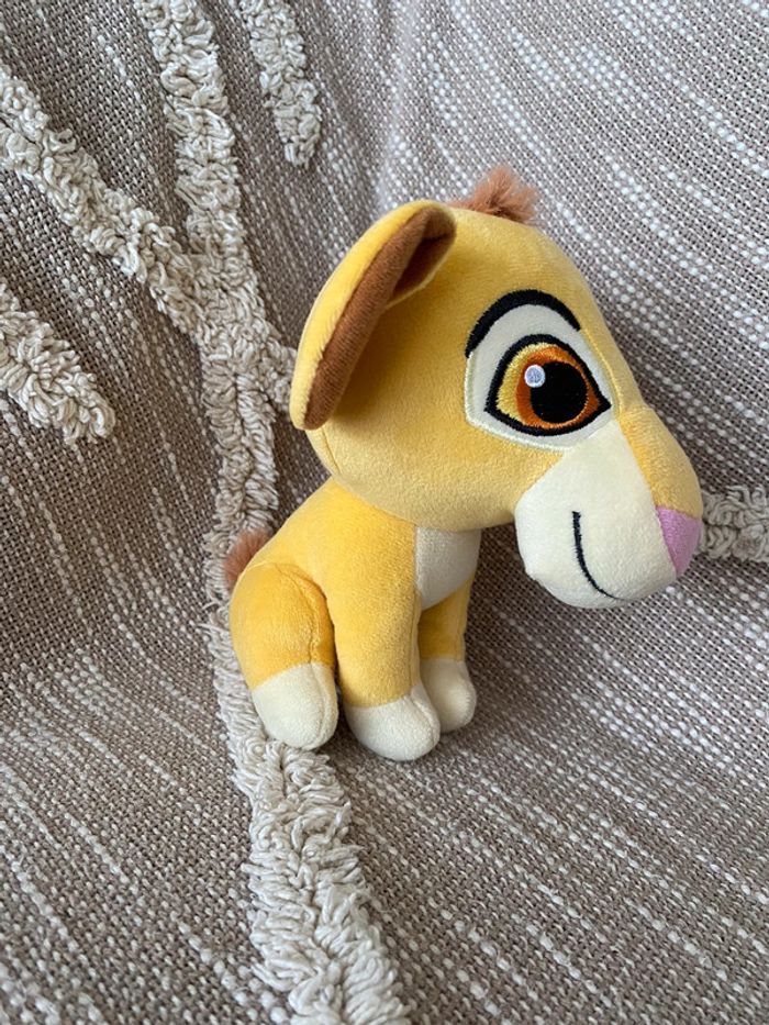 Peluche doudou 20cm Disney le roi lion Simba jaune très bon état - photo numéro 2