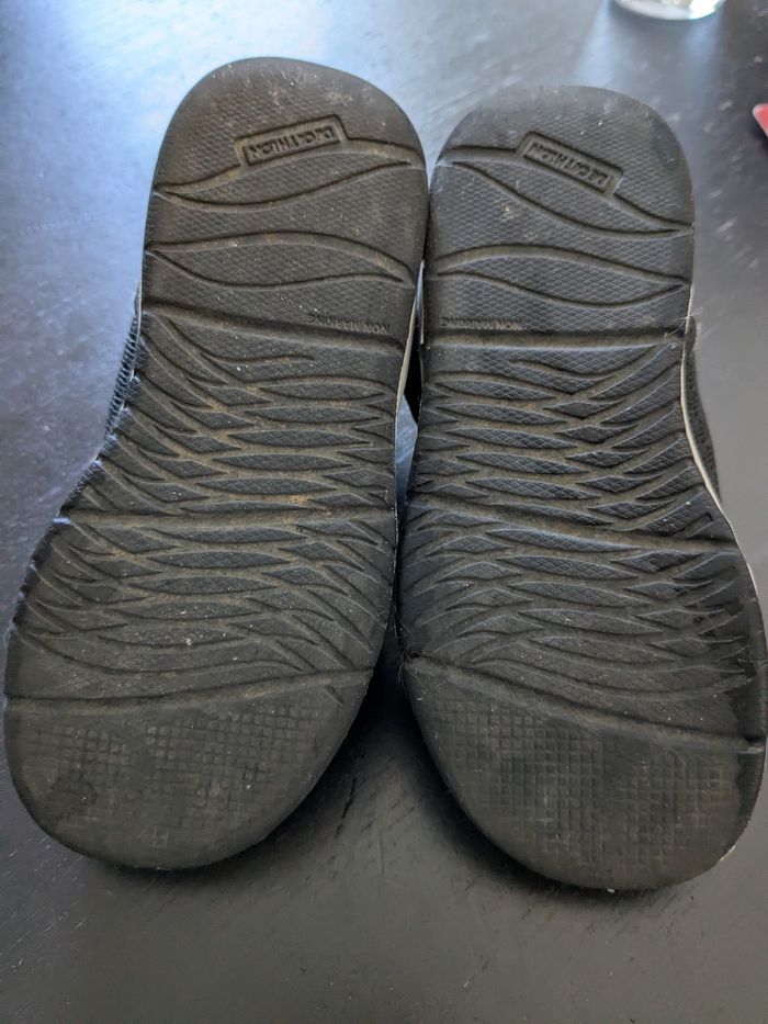 Baskets decathlon taille 24 - photo numéro 2