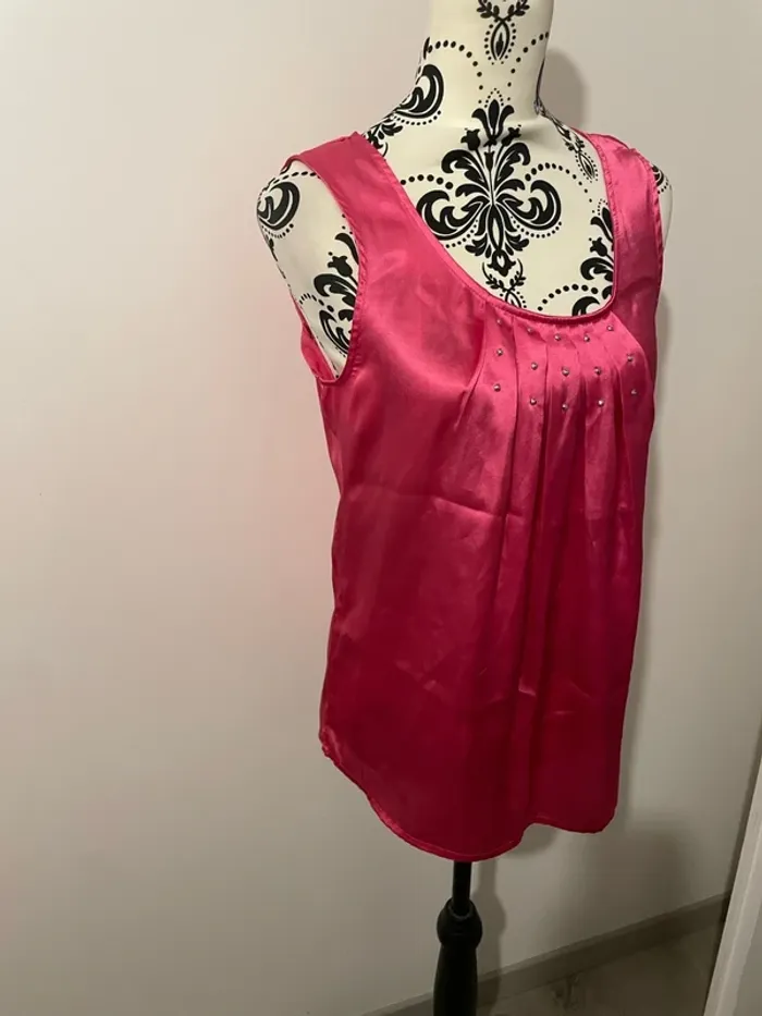Blouse sans manche satinée rose strass au col rond Kiabi taille 38 - photo numéro 3