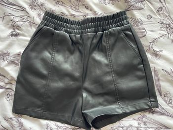 short en cuir kiabi noir