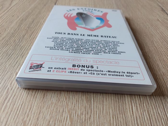 DVD concert Les Enfoirés 2002 Tous dans le même bateau - photo numéro 4