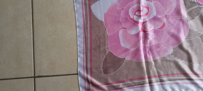 Joli foulard Galimard 90x90 CMS . Polyester - photo numéro 4
