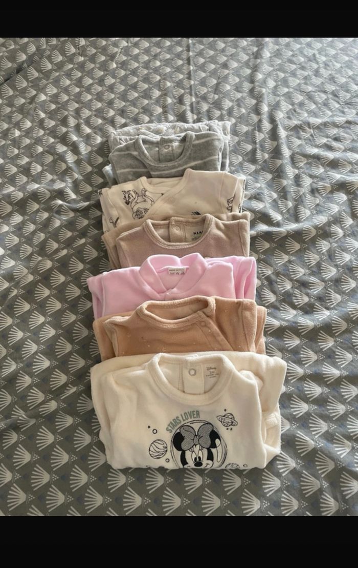 Lot de pyjamas bébé 1-3 mois - photo numéro 2