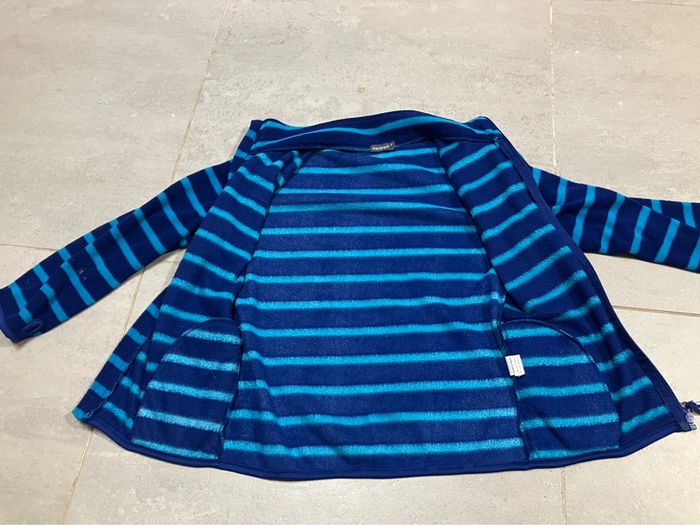 Lot 3 pulls très différents 10 ans - photo numéro 7