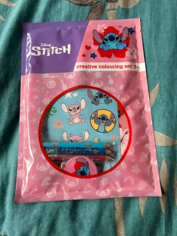 Kit de coloriage stitch et Angel neuf