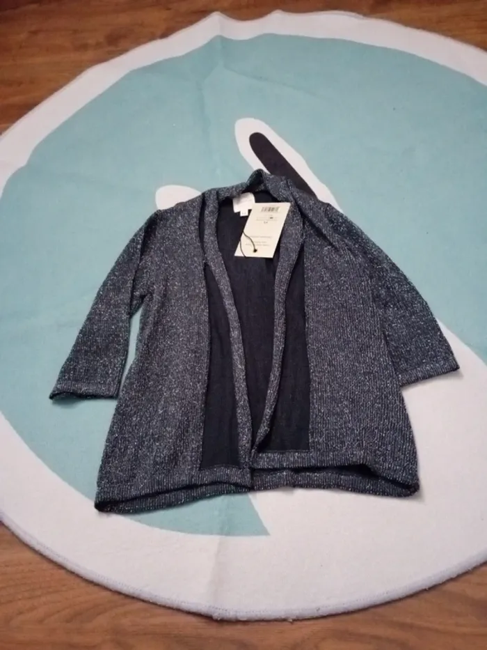 Cardigan neuf 4 ans