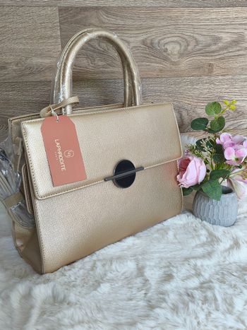 Sac à main doré 