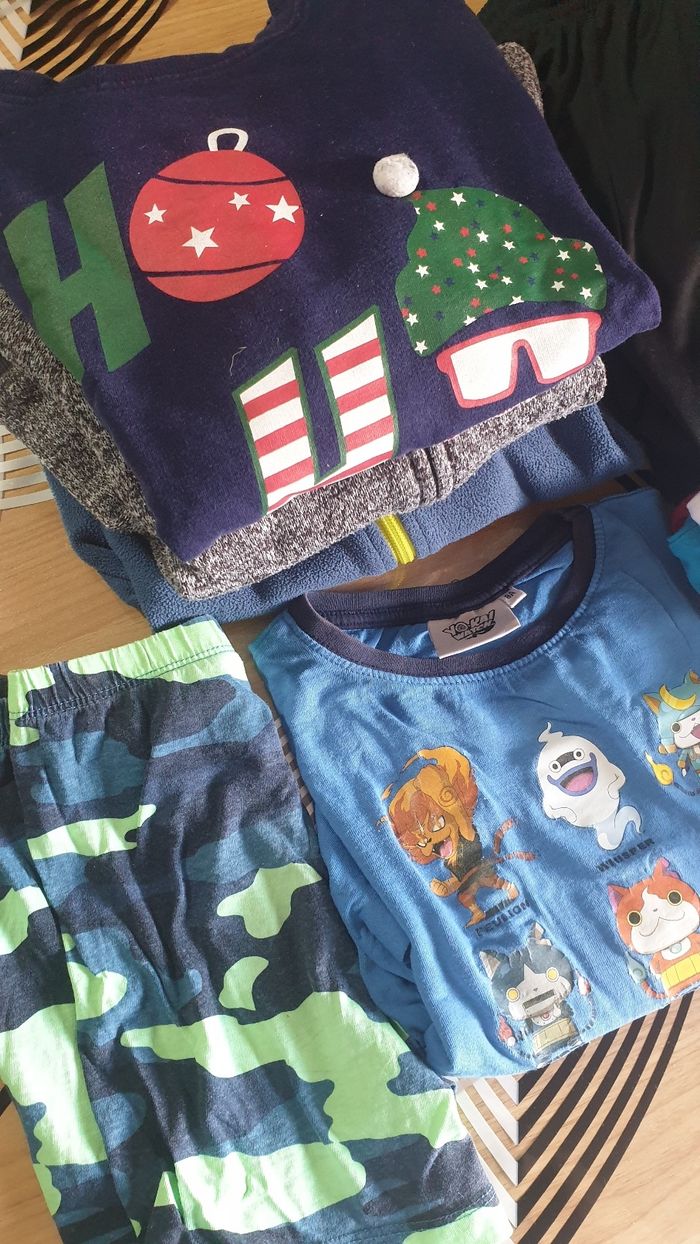Lot vêtements garçon 8 ans - photo numéro 2