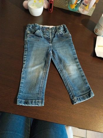 Jean délavé bébé fille 12 mois très bon état tex