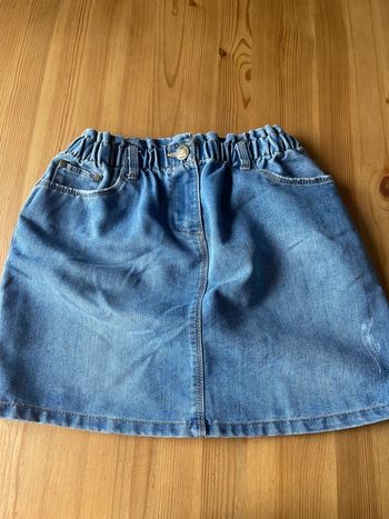 Jupe en jean tape à l’œil  taille 10 ans 