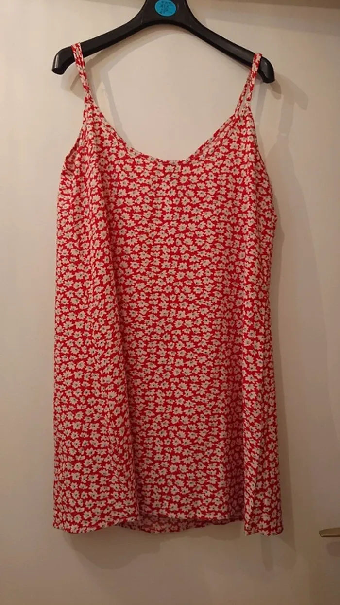 Robe été légère rouge à fleurs blanches - photo numéro 2