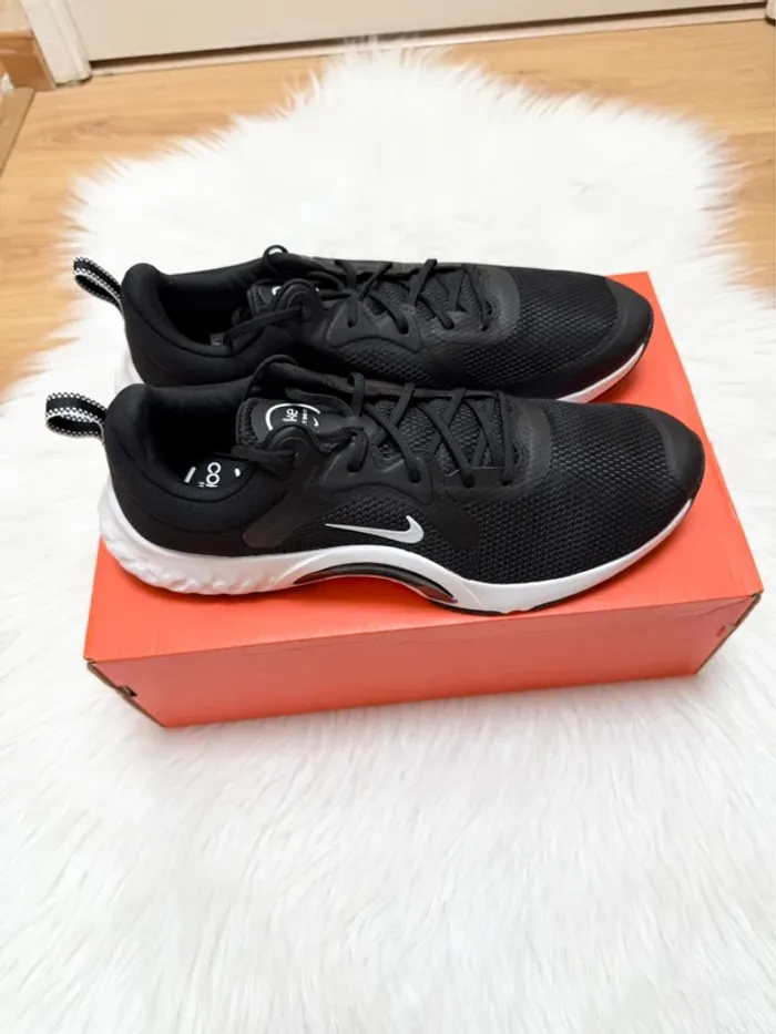 Nike Renew In-Season TR 11 – Taille 43 – noir/blanc – Neuf avec étiquette - photo numéro 7