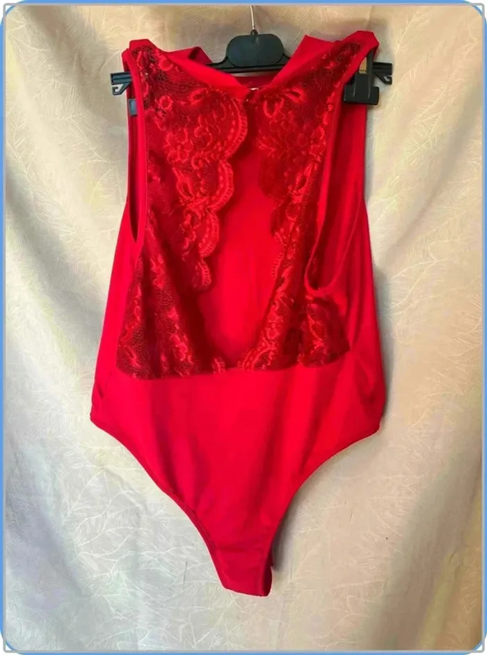 Tres jolie Body taille 42 neuf - photo numéro 2
