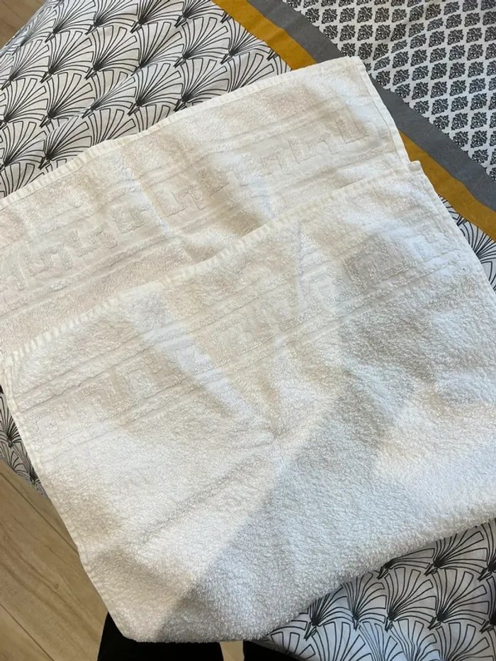 Serviette de bain blanche - photo numéro 3