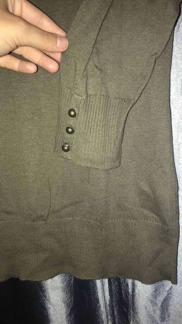 Pull fin Camaïeu kaki manche 3/4 avec boutons taille L - photo numéro 2