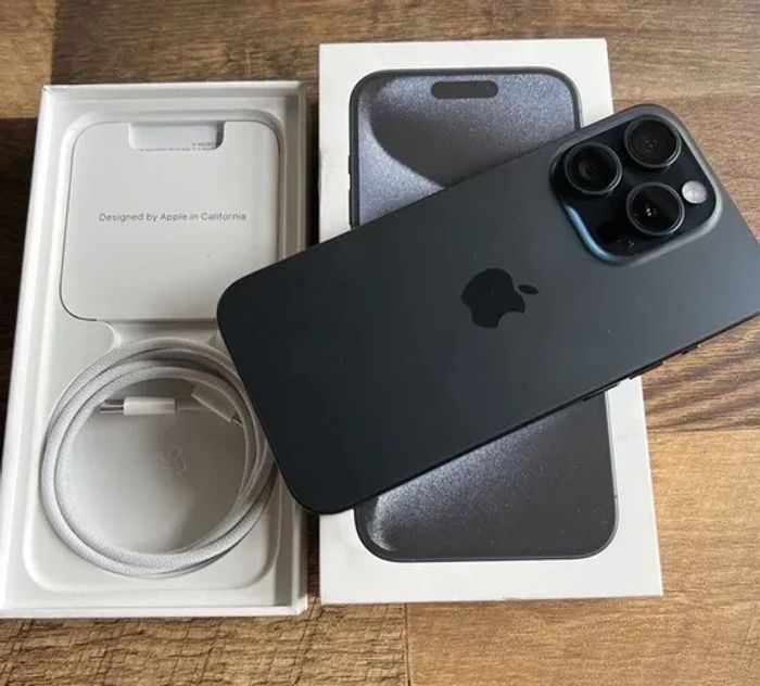 IPhone 15 pro Max 256 Go parfait état