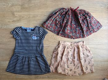 Lot jupes et robes filles 3-4 ans