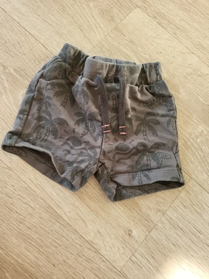 Short 3/6 mois - photo numéro 2