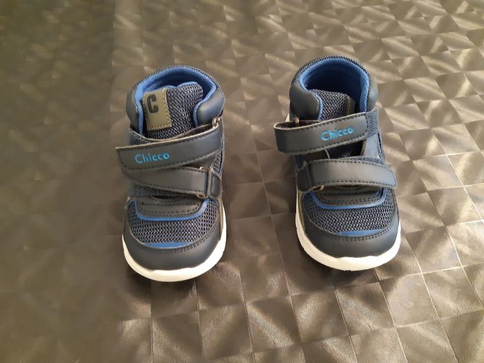 Basket chicco taille 22