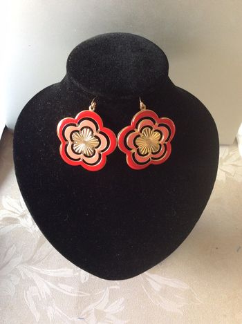 Boucles d’oreilles fleurs Neuves