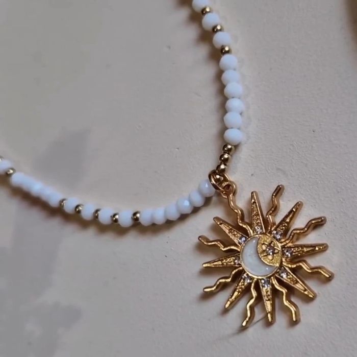 Collier pendentif soleil et lune perles naturelles blanches neuf - photo numéro 2
