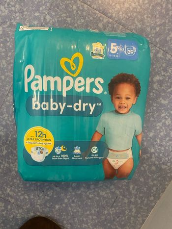 Couches pampers baby dry taille 5 