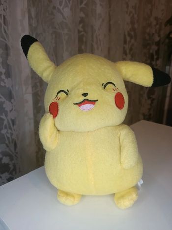 Peluche pokemon pikachu tomy
