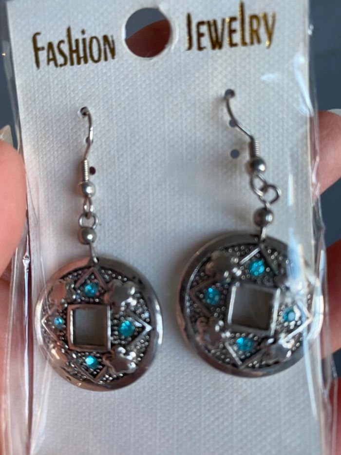 Boucles d’oreilles neuves - photo numéro 2