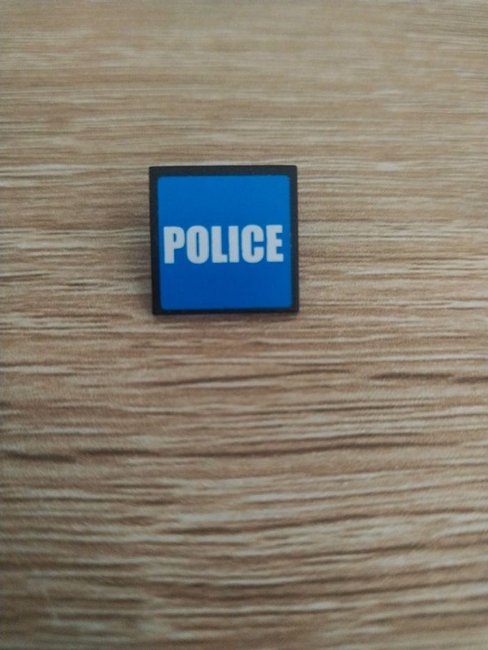 Lego 7498 tuile police 2x2 - photo numéro 2