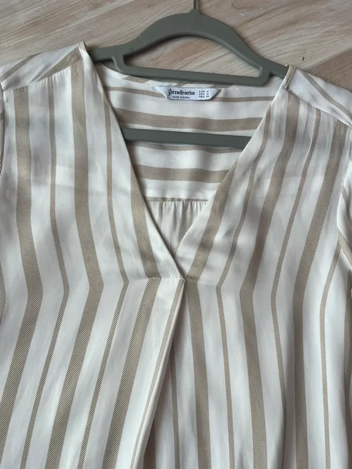 blouse à rayures beige et blanc stradivarius - photo numéro 2