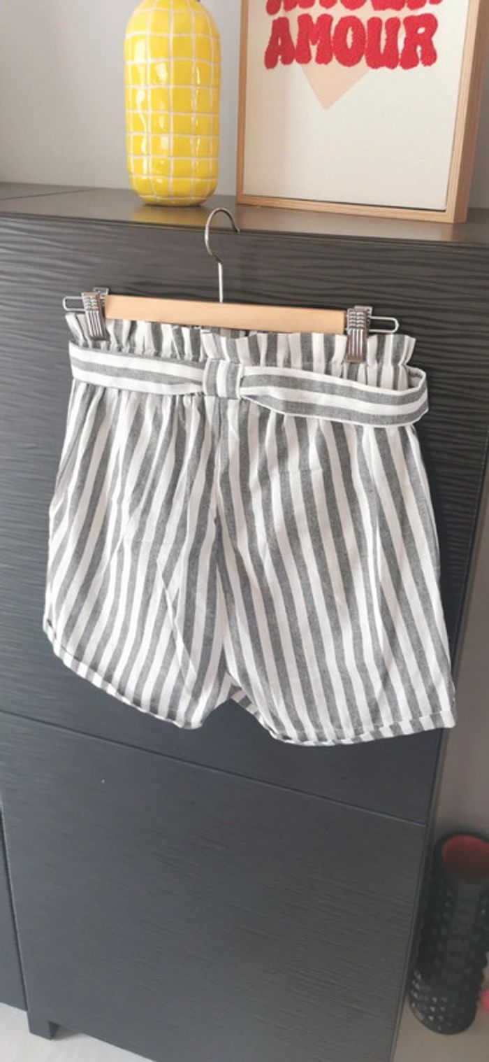 Short rayé gris - photo numéro 2
