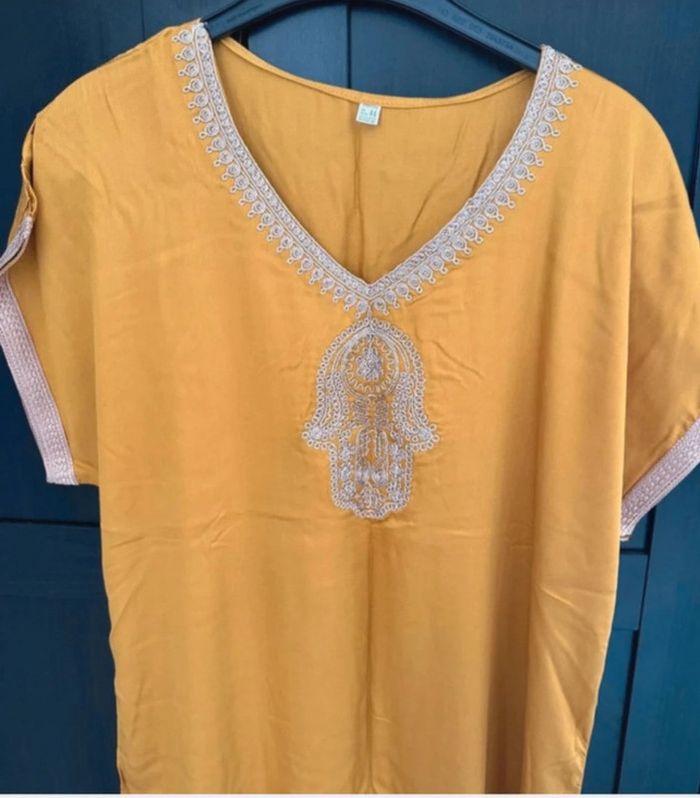 Robe orientale de très bon tissu - photo numéro 2